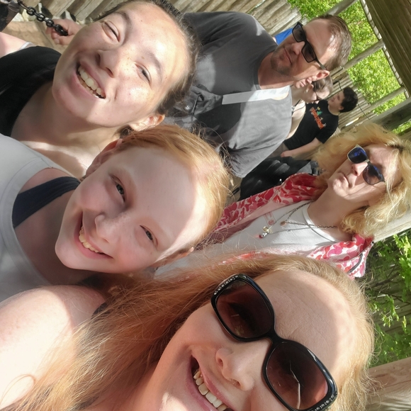 Meet your Posher, Dani Hott - Picture 8 of 13